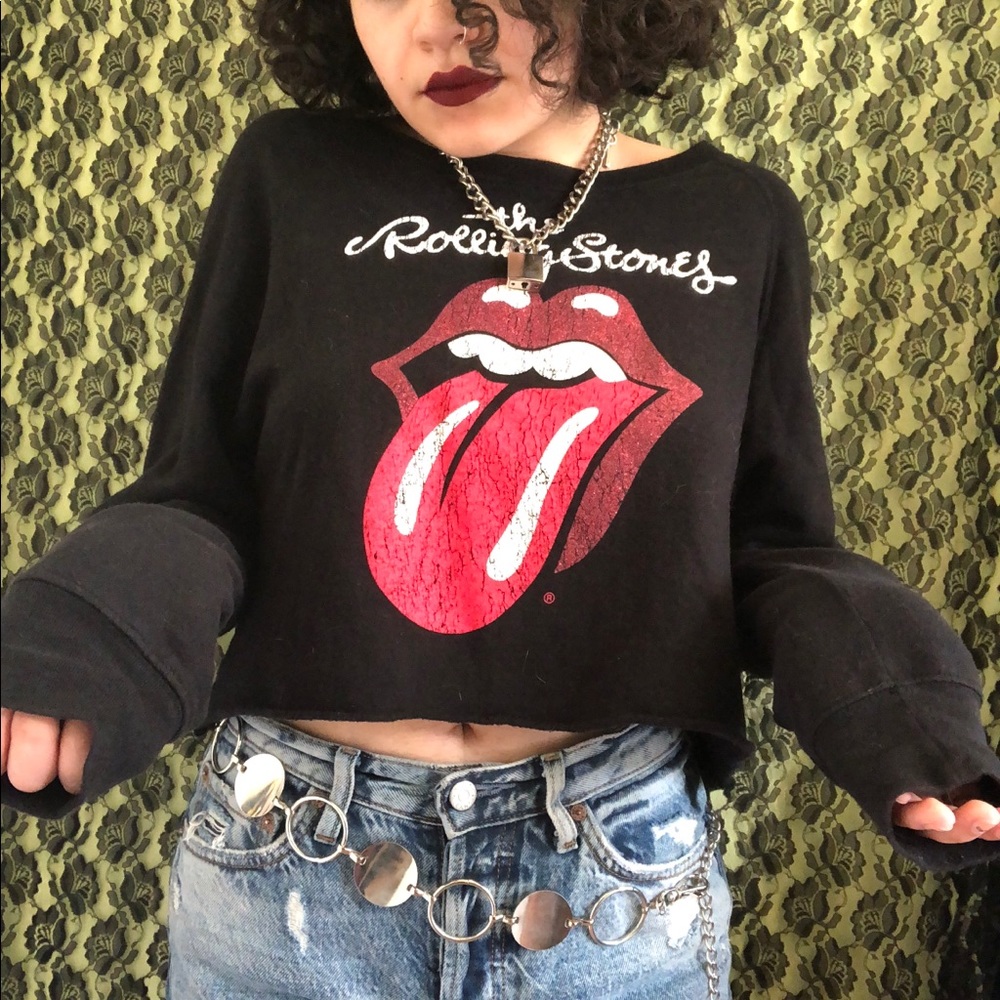 Cute Rolling Stones crew neck cropped sweater!! 👅